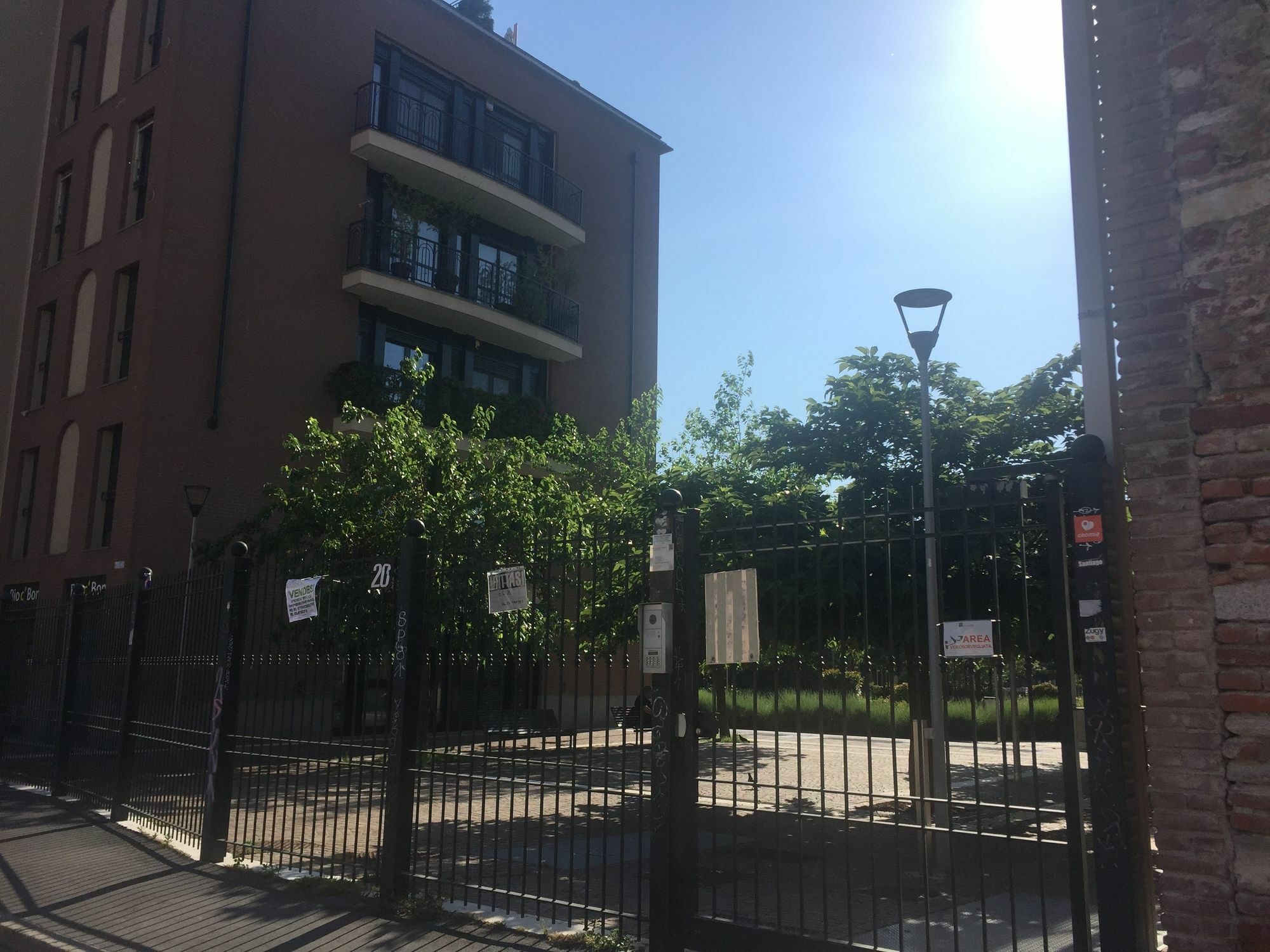 Homeathotel - Naviglio Pavese Milan Bagian luar foto